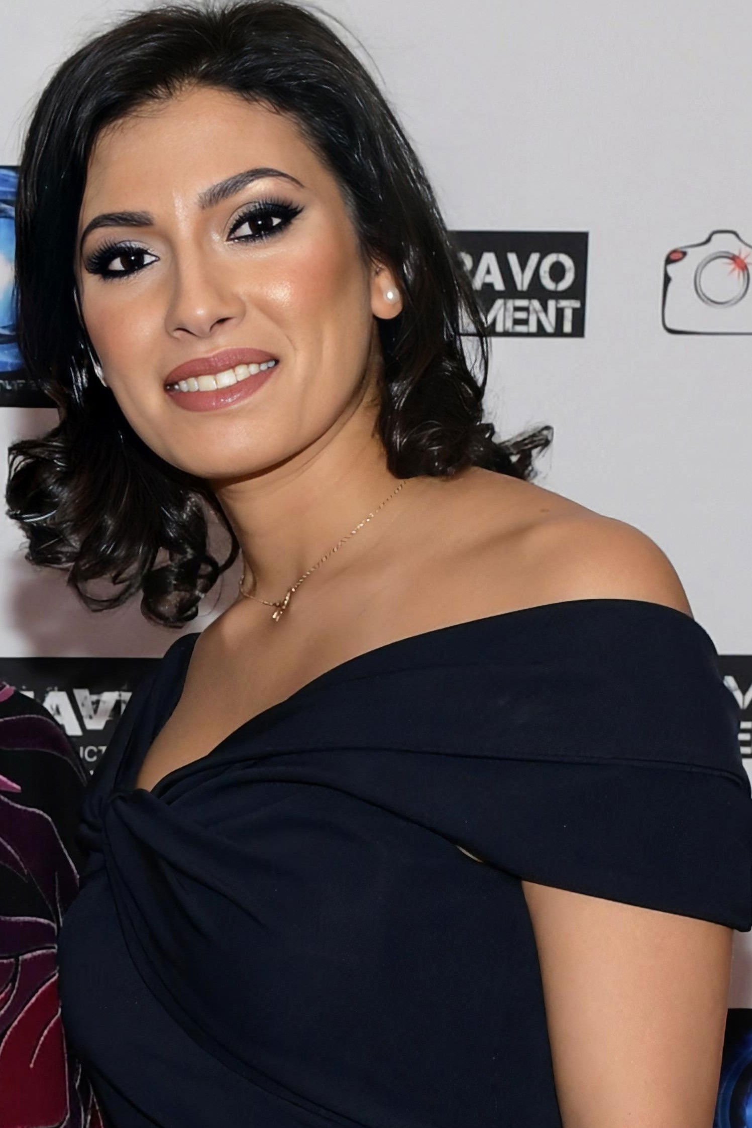 Ilham Aragrag backdrop