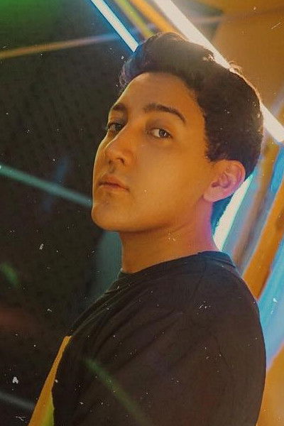 Aaron Ashab backdrop