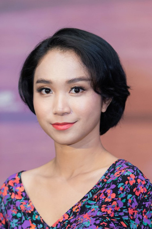 Trần Lê Thúy Vy backdrop