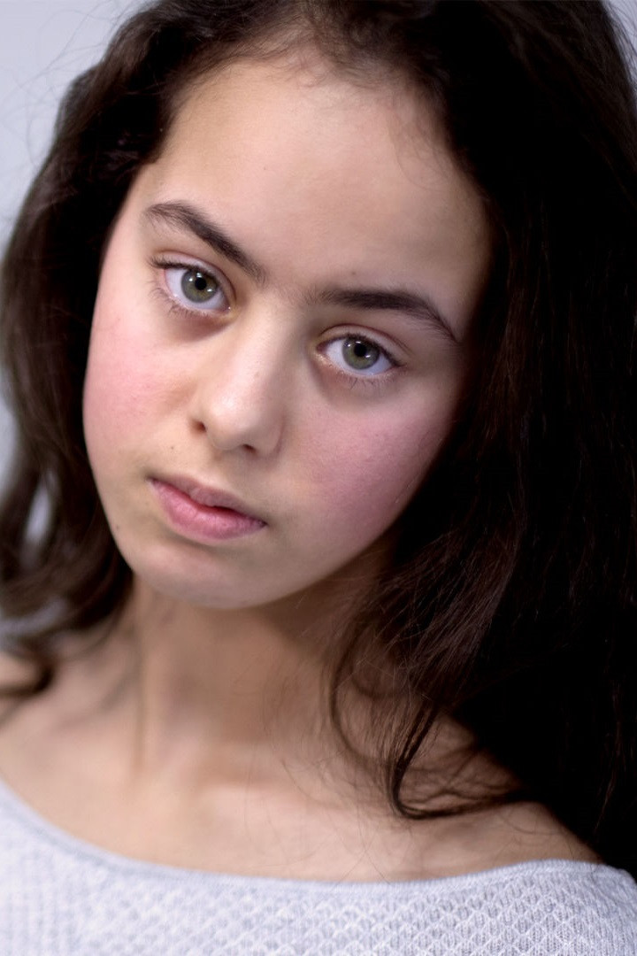 Mia Van Oyen backdrop