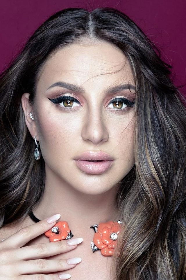 Anna Dzyuba backdrop