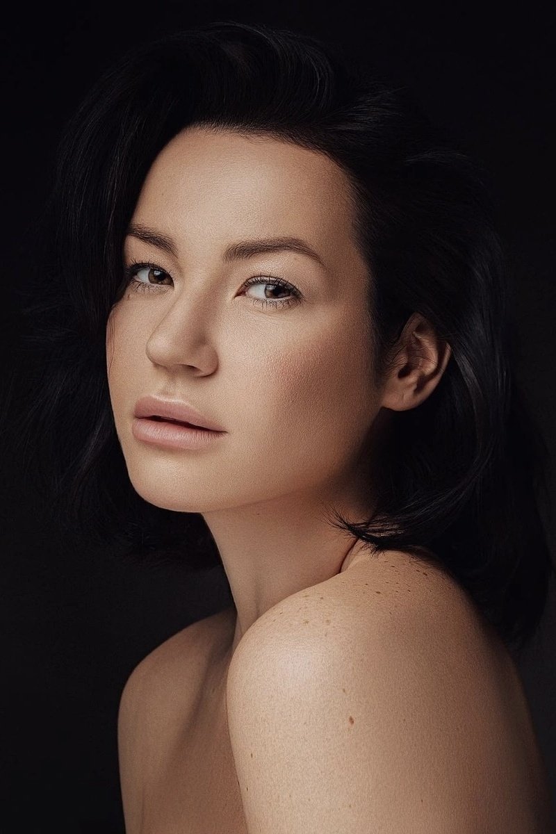 Ida Galich → Ida Galik backdrop