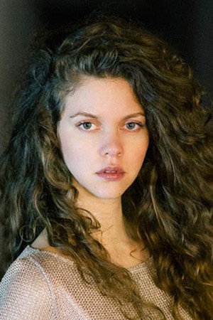 Lila Baklesi backdrop