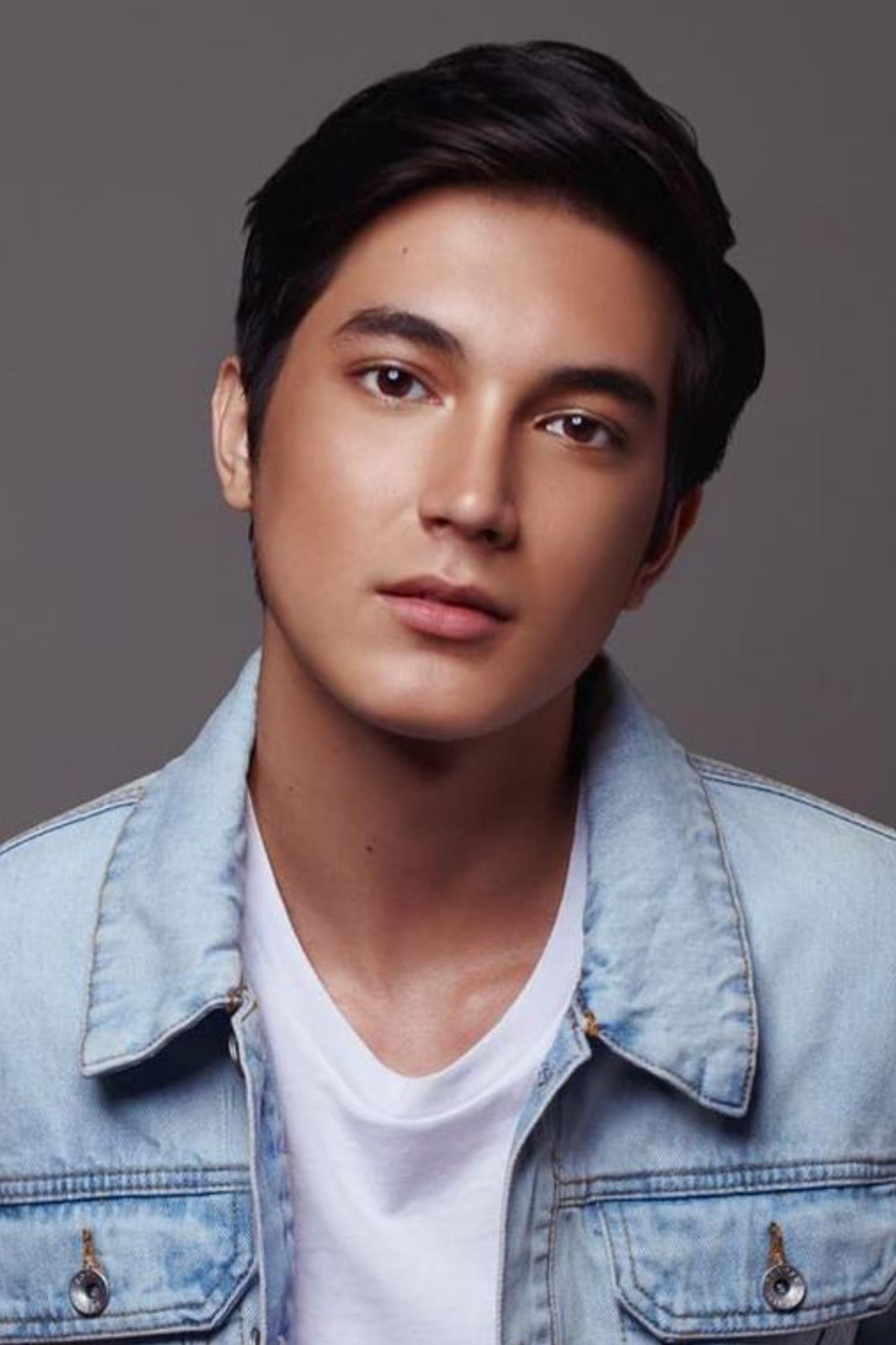 Junior Roberts backdrop