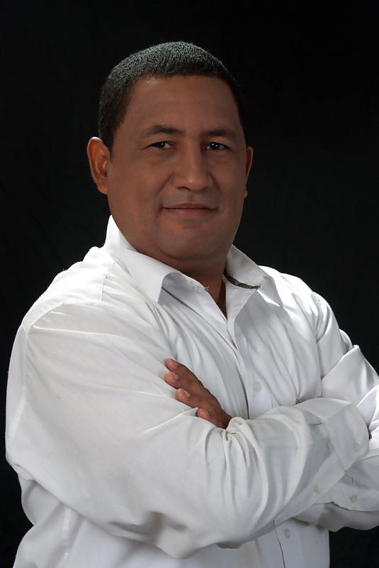 Eduardo Herrera backdrop