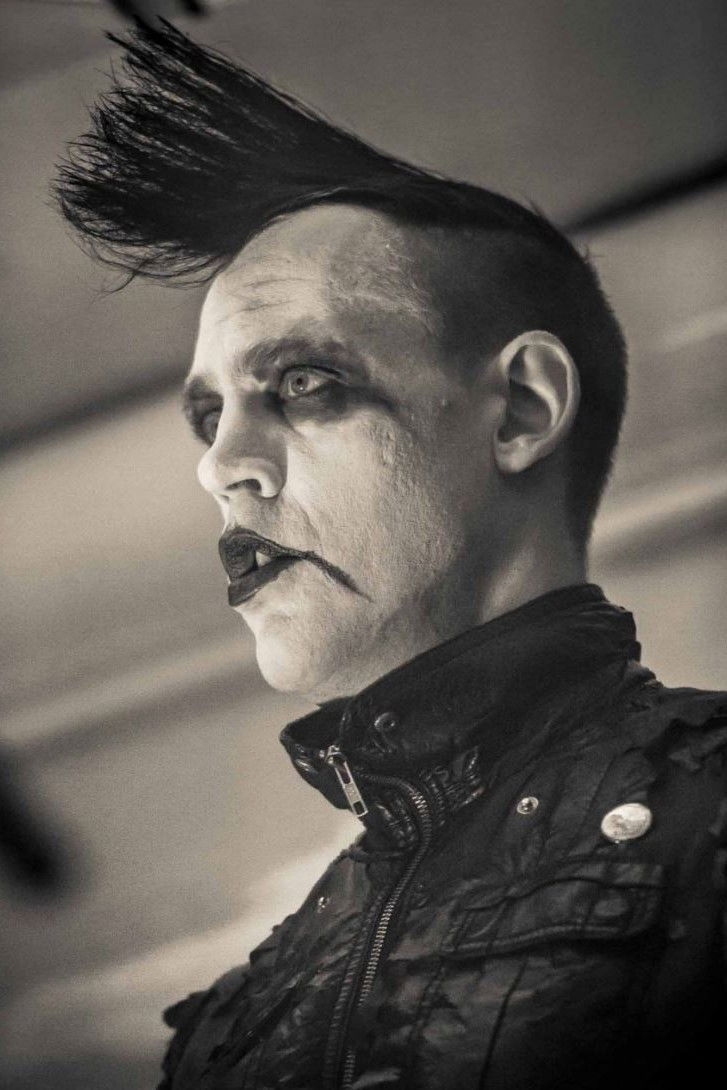 Henric de la Cour backdrop