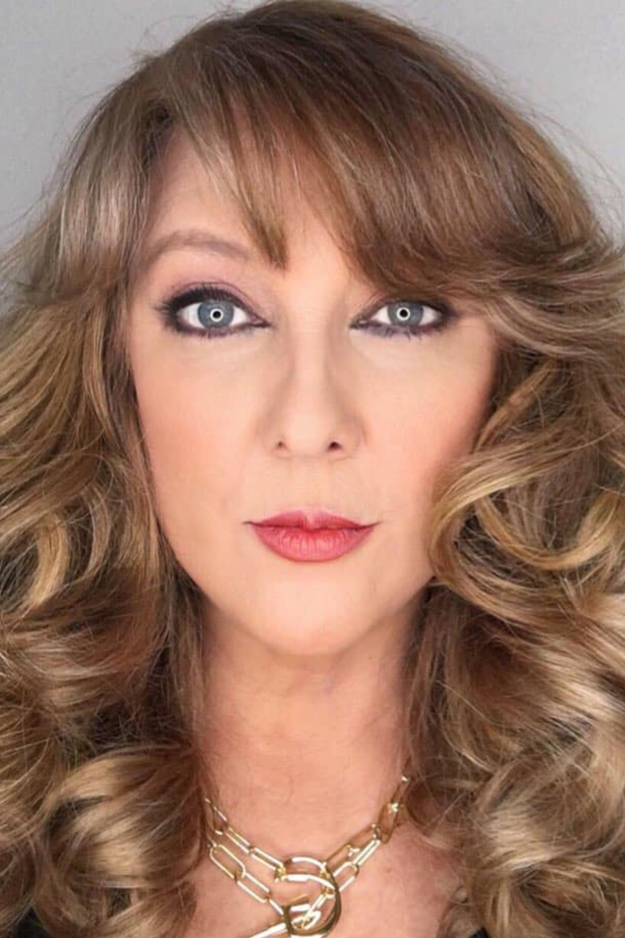 Gaby Gnazzo backdrop