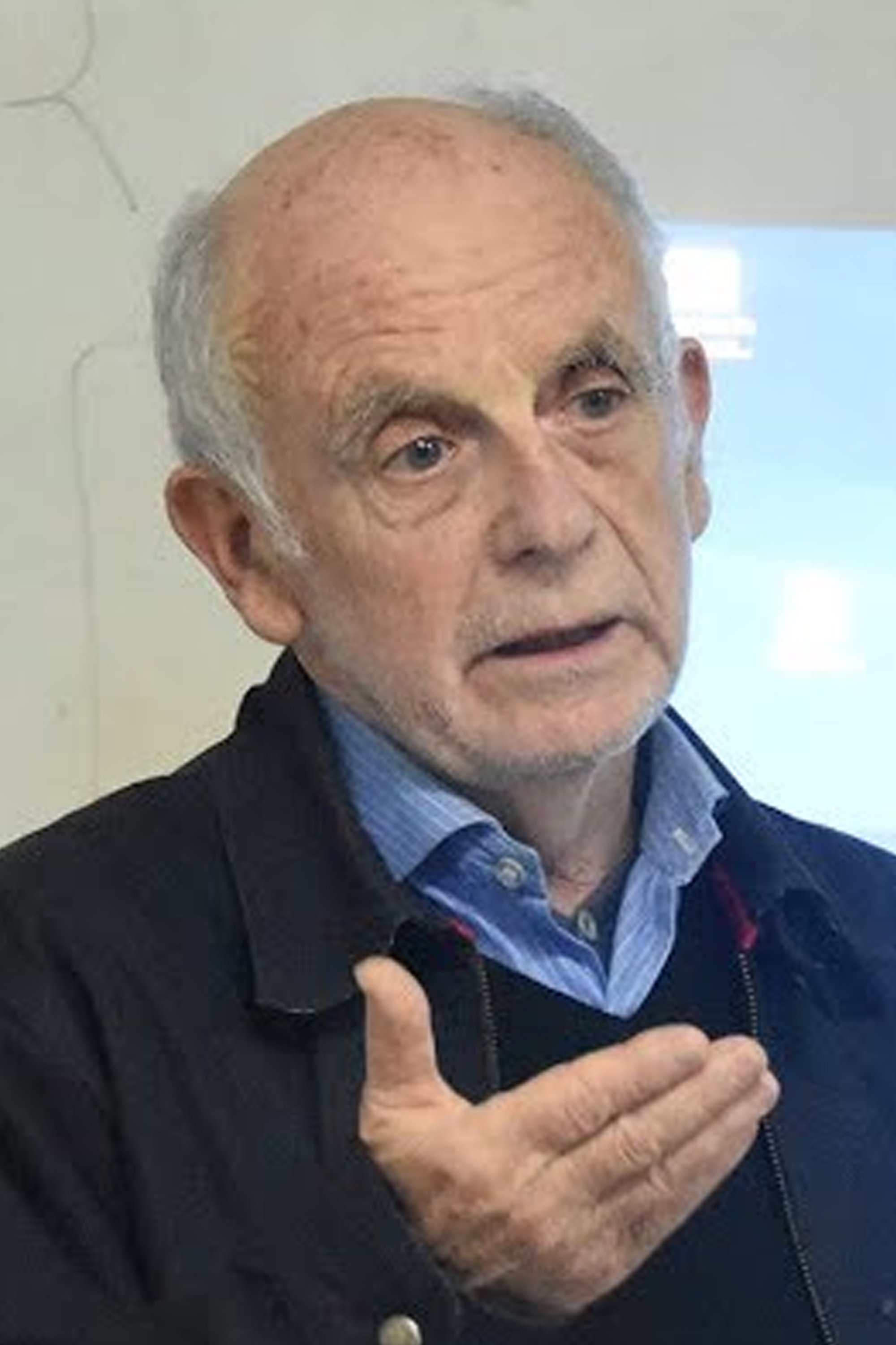 Raúl Beceyro backdrop