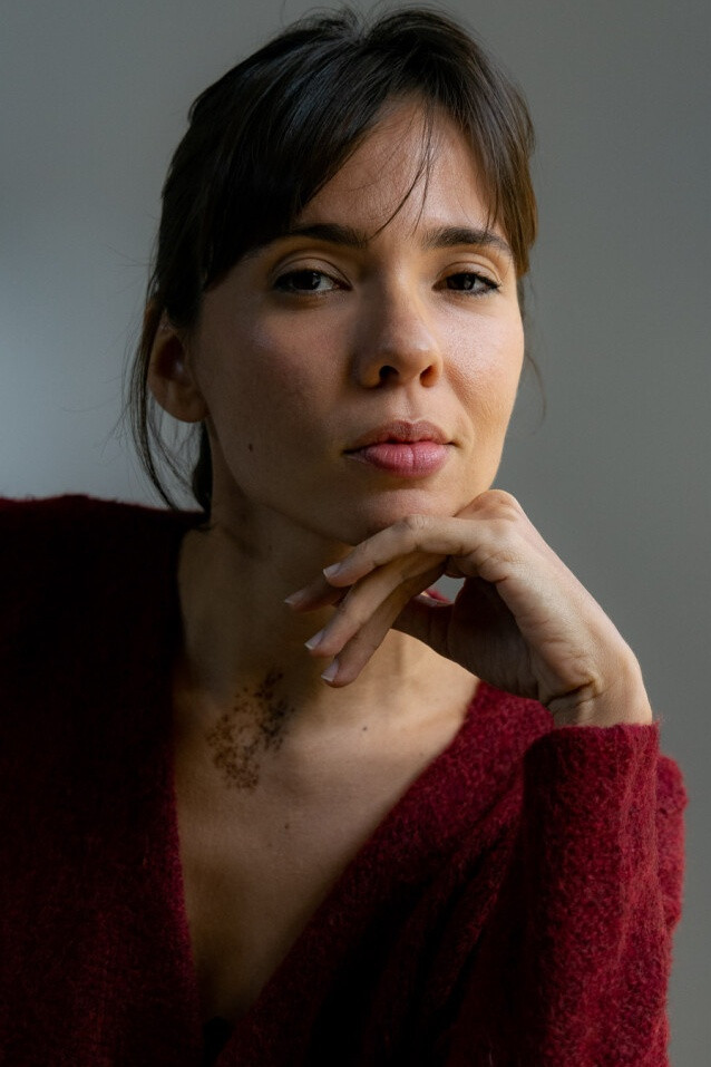 Tássia Dhur backdrop