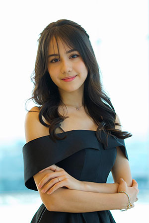 Nikoll Rosi backdrop