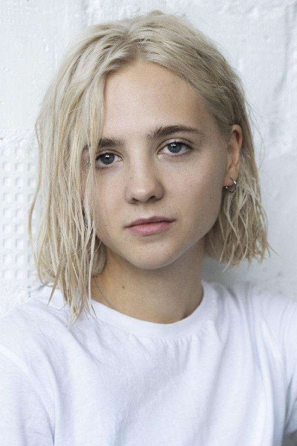 Alina Yukhnevich backdrop