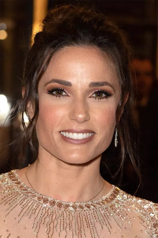 Capucine Anav backdrop