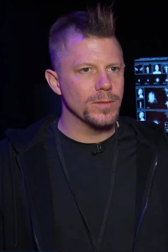 Linus Neumann backdrop