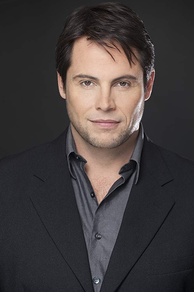 Felipe Aukai backdrop