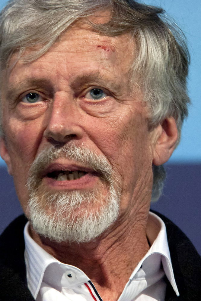 Derrick de Kerckhove backdrop