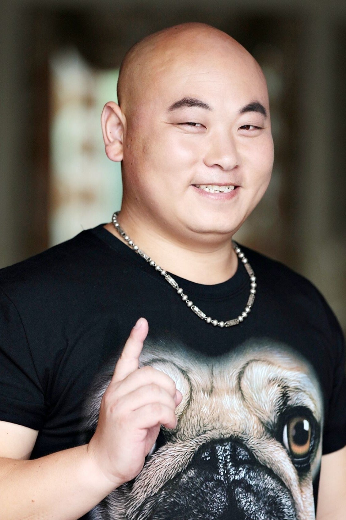 Yuxing Chen backdrop