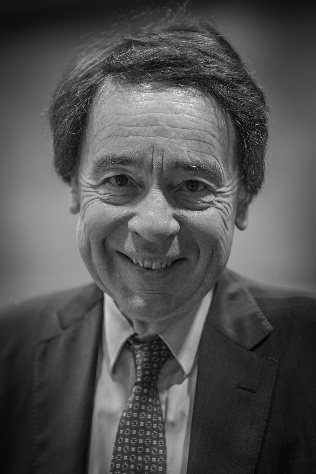 Jean-Noël Jeanneney backdrop