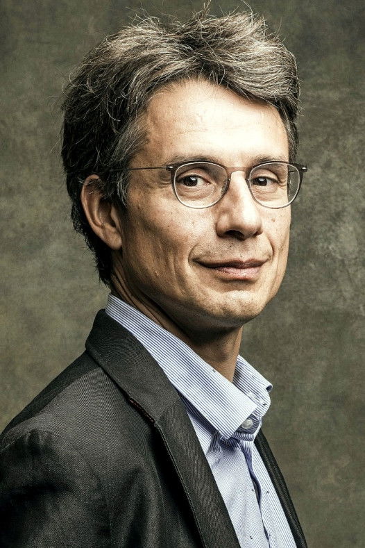 Bruno Patino backdrop