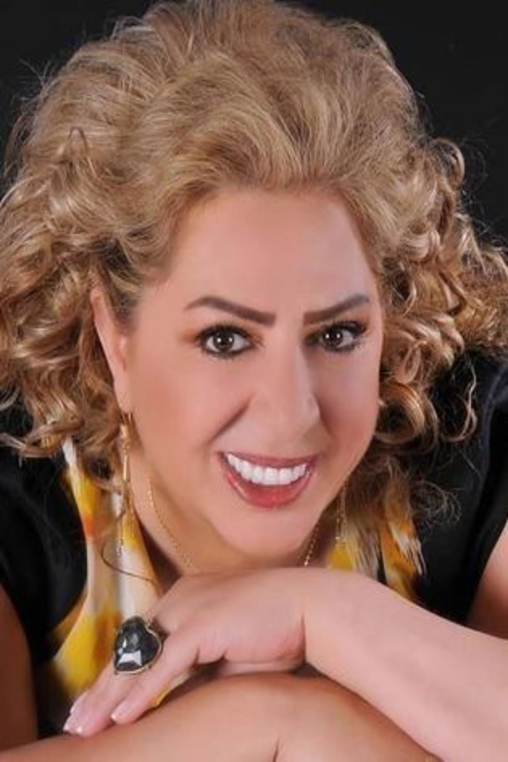 غادة بشور backdrop