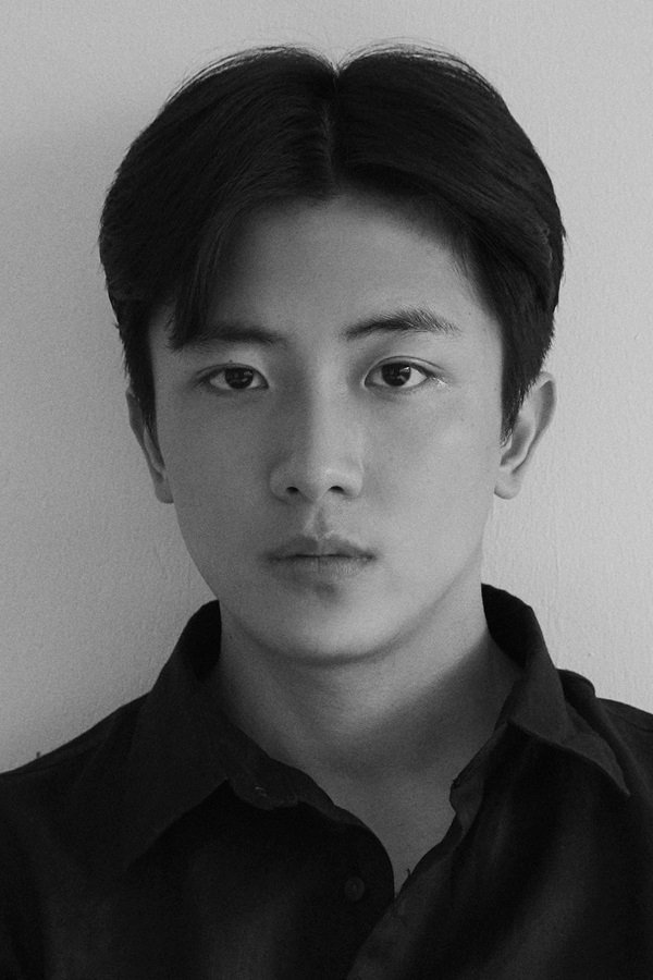 Kim Shin-bi backdrop