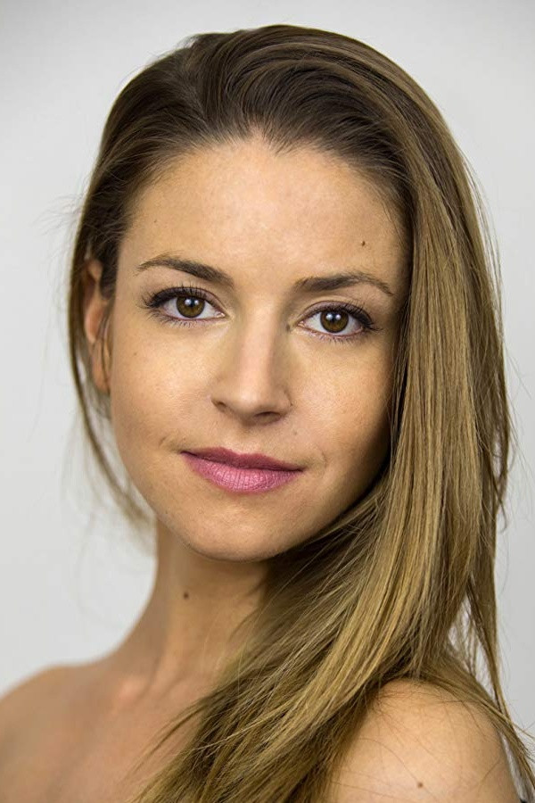 Candela Gómez backdrop