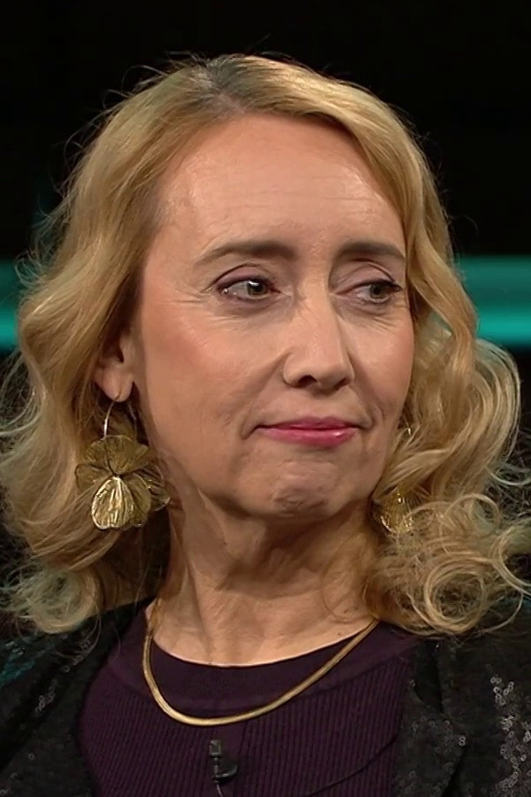 Melanie Amann backdrop