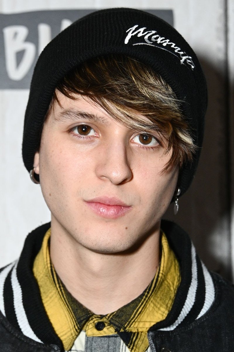 Christopher Vélez backdrop