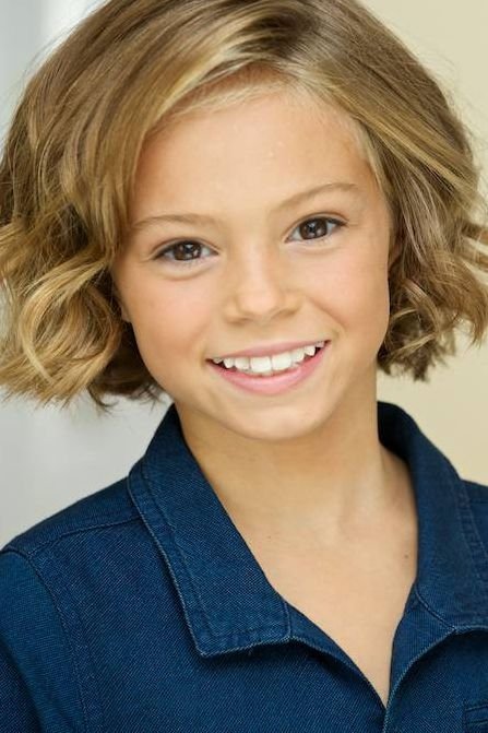 Carla Oudin backdrop