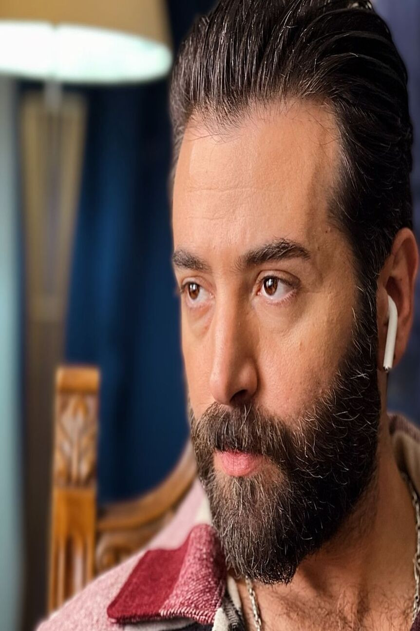 Yamen Hajali backdrop