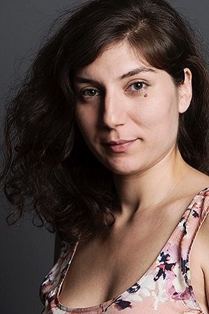 Gizem Taştan backdrop