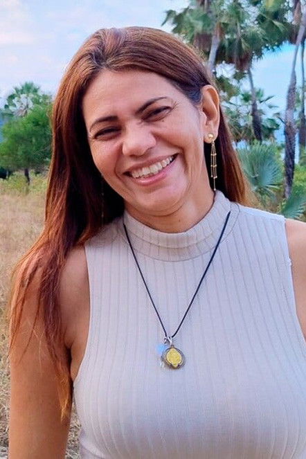 Dênia Cruz backdrop