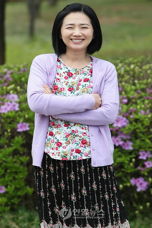 Hwang Mi-sun backdrop