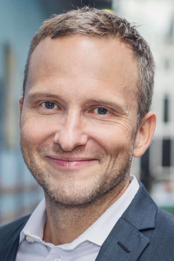 Anders Holmberg backdrop