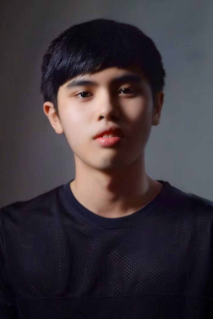 Tung Wei Ye backdrop