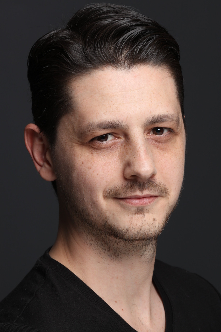 Enes Atış backdrop