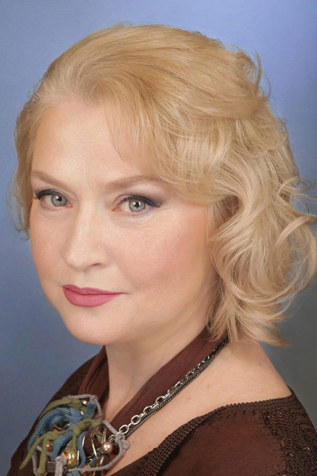 Olena Khyzhna backdrop