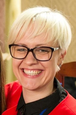 Mila Pohrebyska backdrop