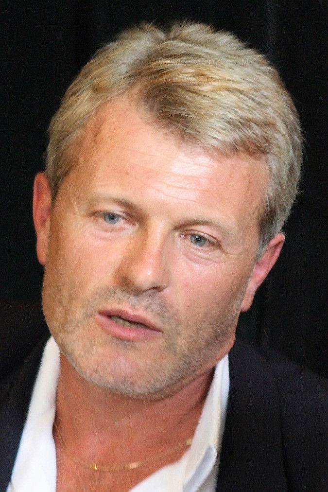 Oleksandr Zhovna backdrop