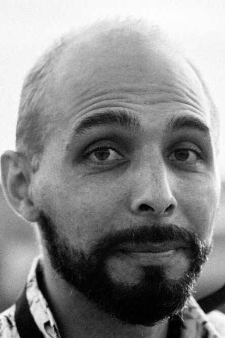 César Zamudio de Souza backdrop