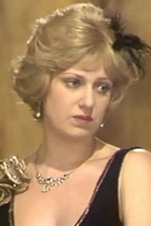 Anna Varpakhovskaya backdrop