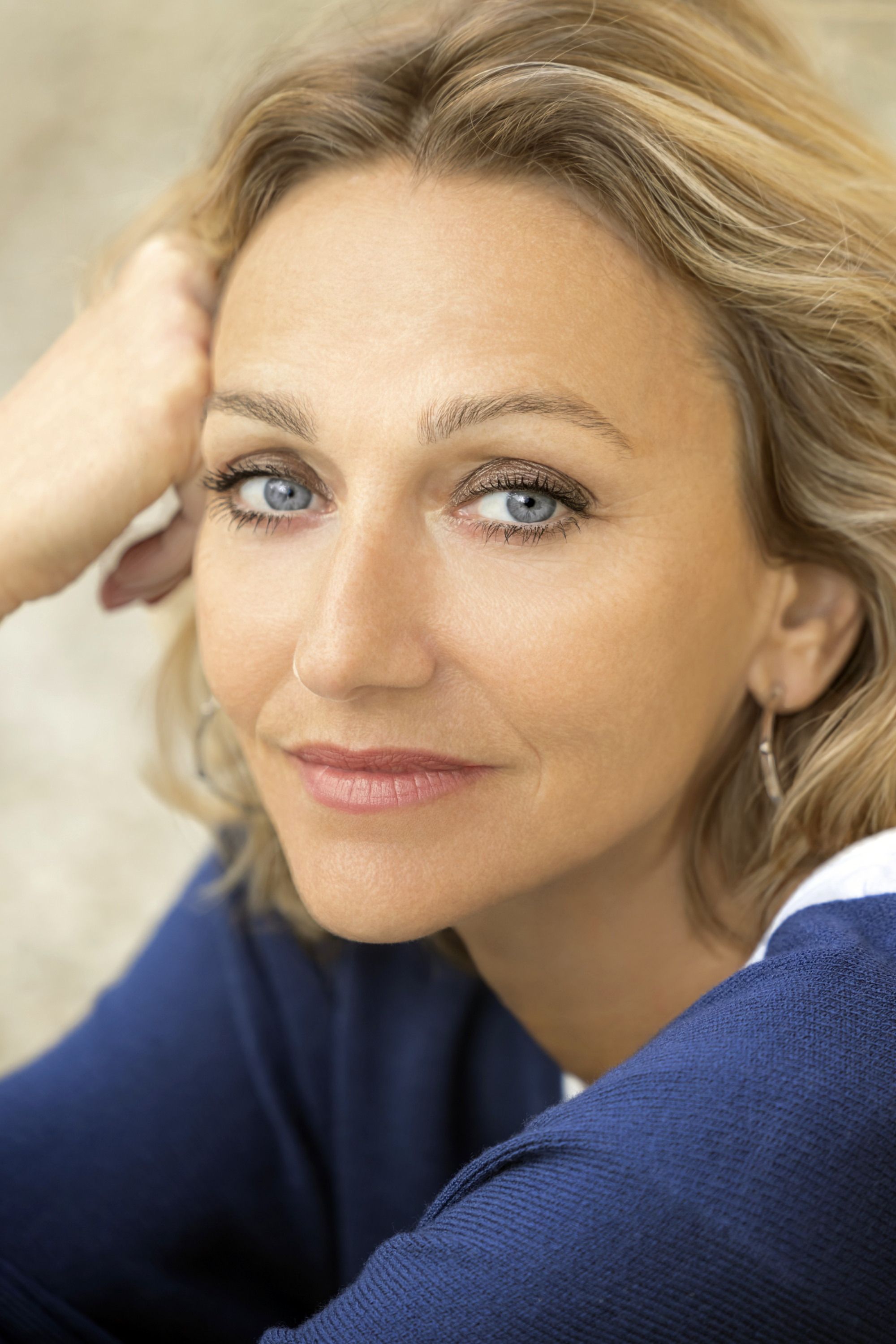 Annabelle Mouloudji backdrop