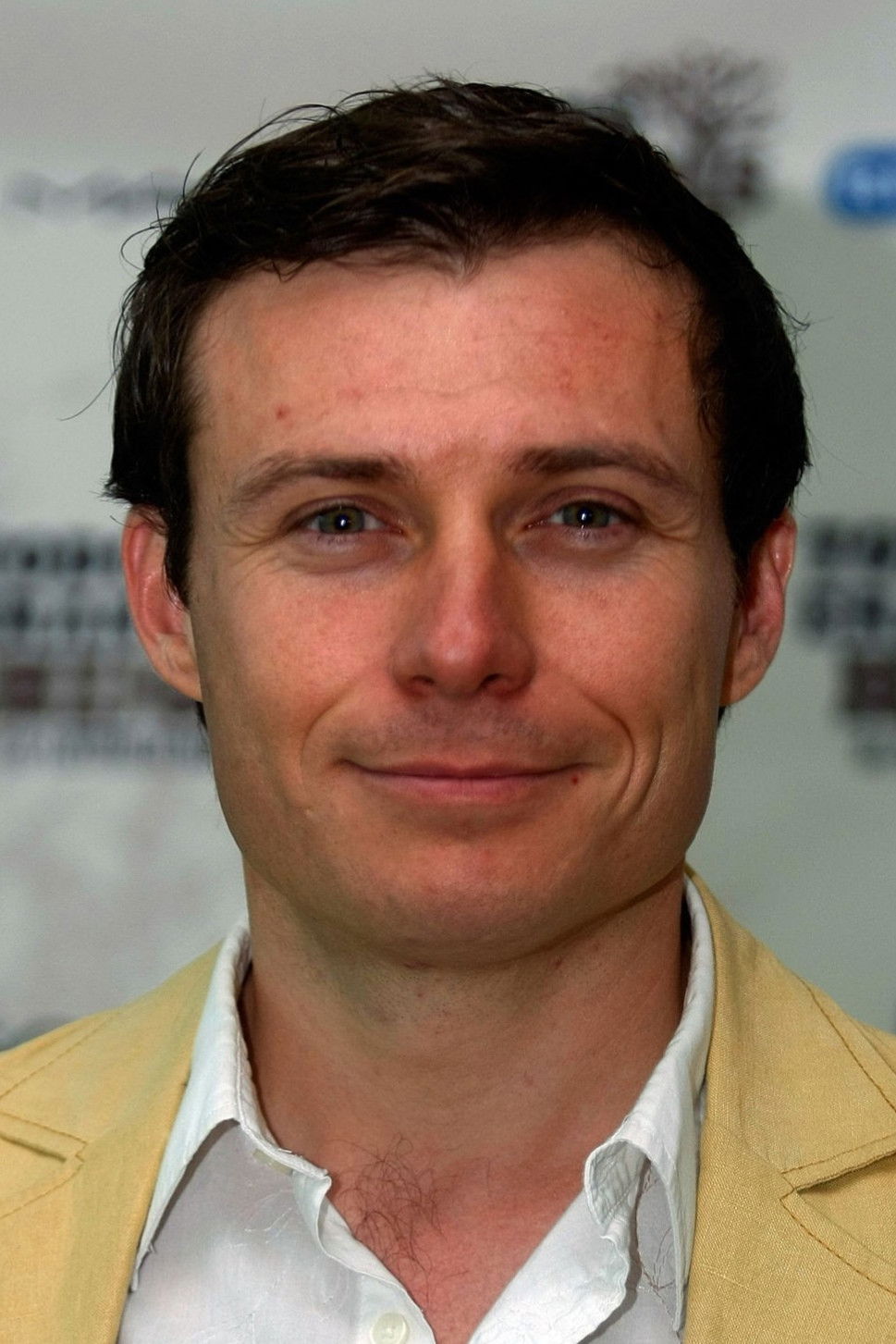 Mario Loría backdrop