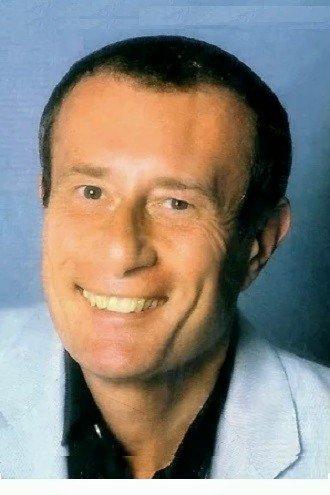 Sacha Briquet backdrop