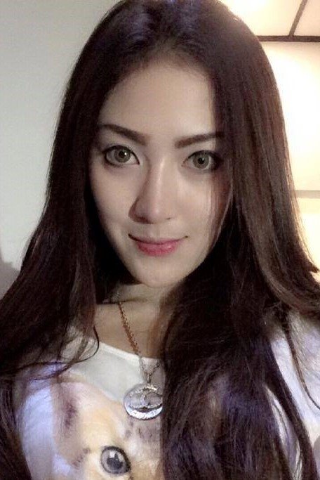 Resti Wulandari backdrop