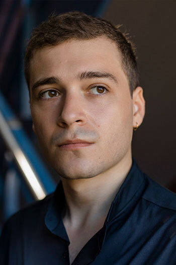 Elie Grappe backdrop