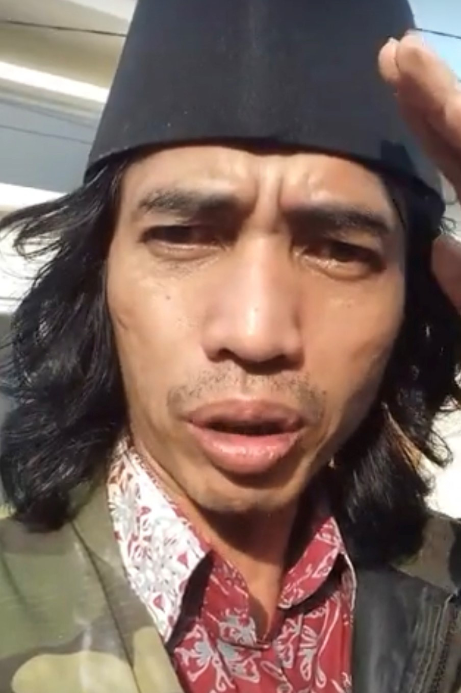 Hendrik Bibir backdrop