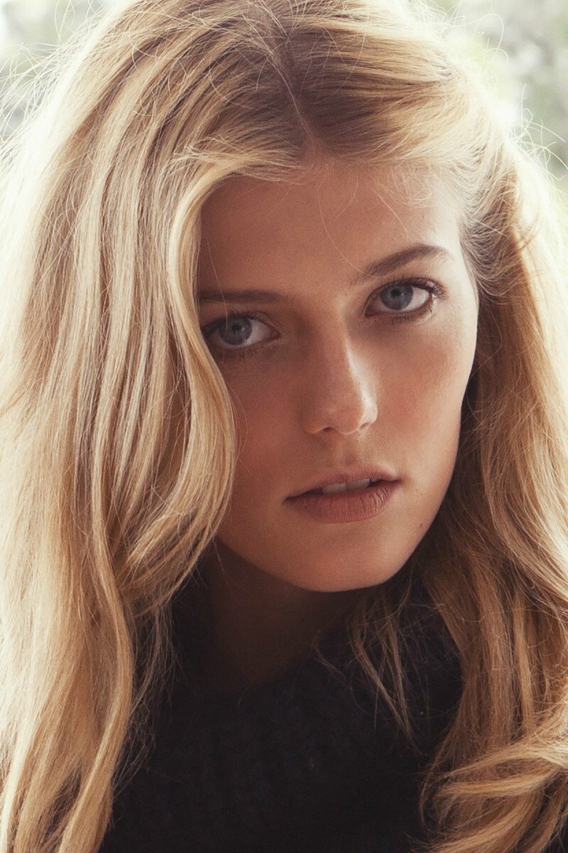 Léa Rostain backdrop