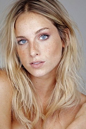 Dani Gondim backdrop