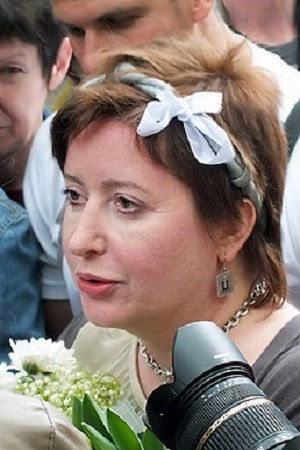 Olga Romanova backdrop