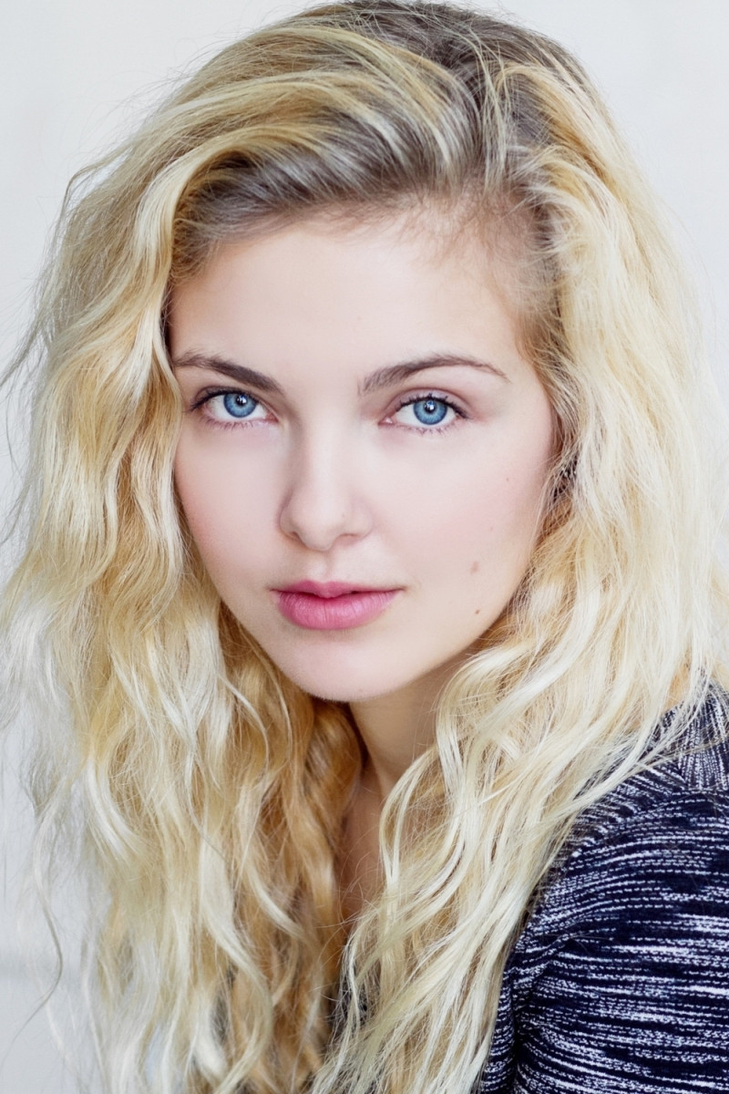 Emma Maddock backdrop